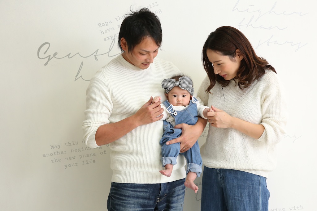 ウイングベイ小樽店 百日記念で家族写真 パパママの服装って何を着ればいいの 写真工房ぱれっとbaby