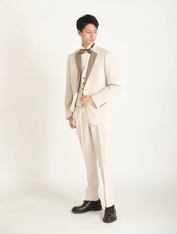 サッポロファクトリー店：カフェタキシード白