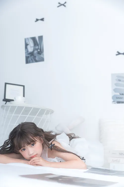 A moment in my room(3)
