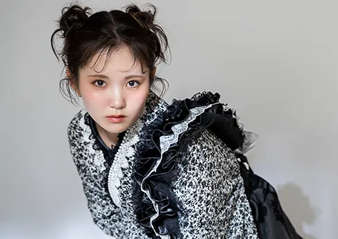 成人写真 Ruffled in Noir