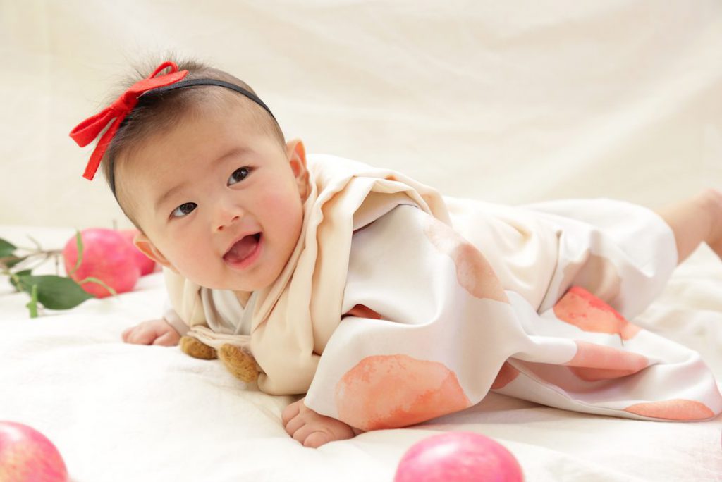 ベビー　赤ちゃん　ハーフバースデー　1歳　ベビーフォト　記念　撮影　スタジオ　スタジオ撮影