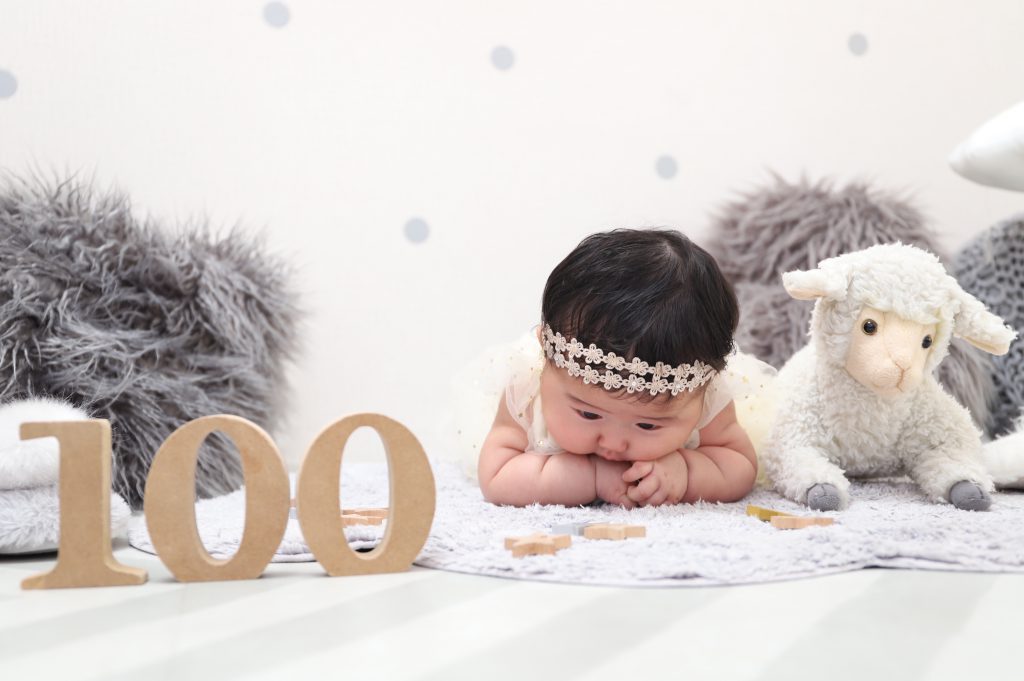 ベビー　赤ちゃん　100日　ベビーフォト　記念　撮影　スタジオ　スタジオ撮影