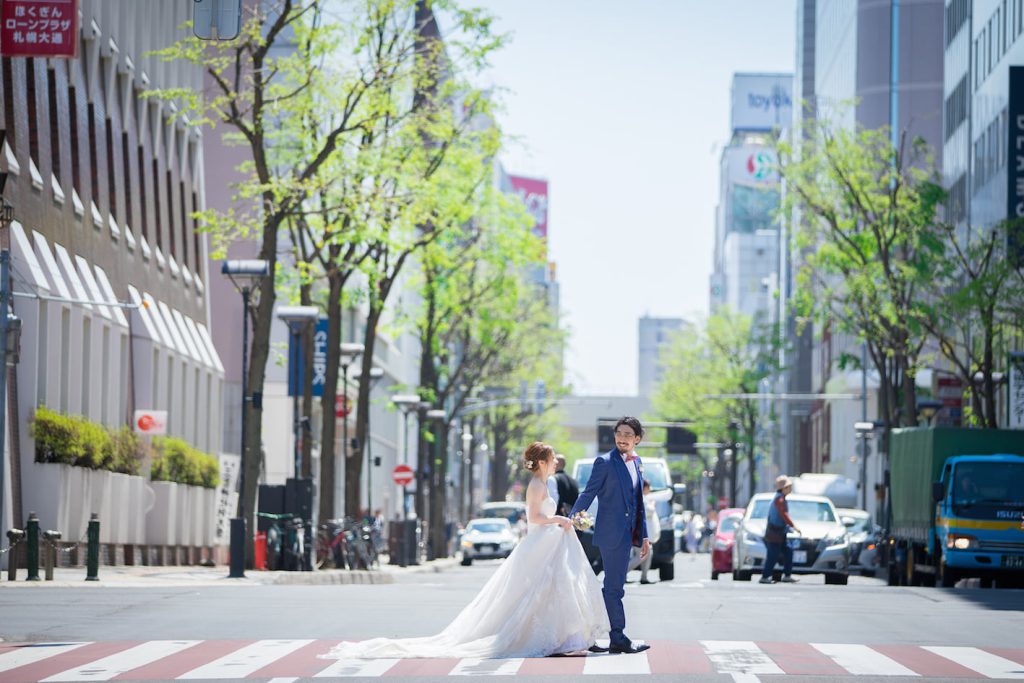 ドレスでの撮影がおすすめ！「札幌・大通公園」のロケーションフォトウェディングが最高に可愛い！！ – 写真工房ぱれっと