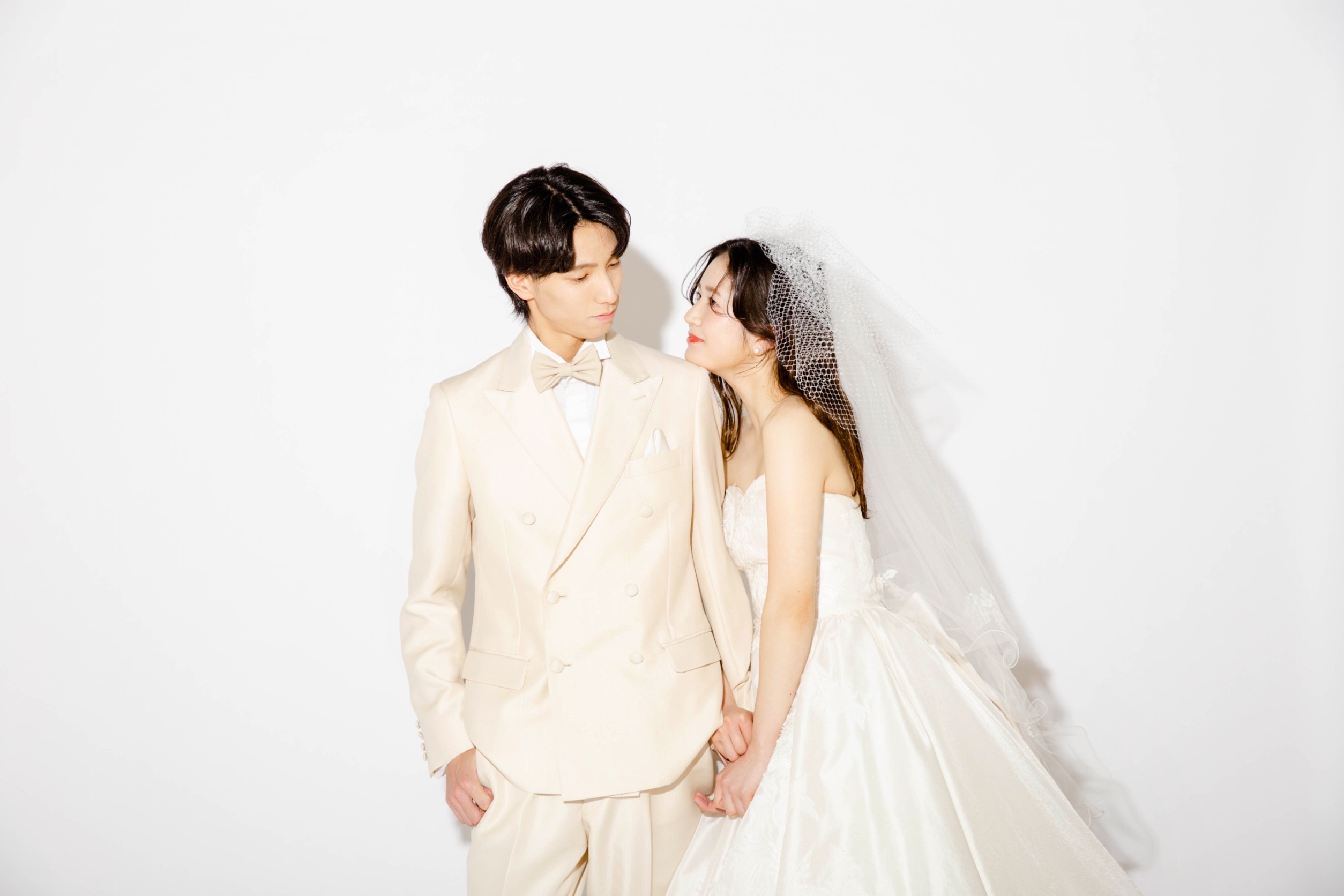 ブライダルフォト】ファクトー店 ペーパー背景を使った新ビジュアル登場！！｜写真工房ぱれっとサッポロファクトリー店