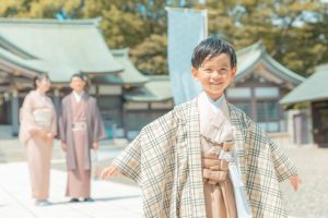 【七五三 】ファクトリー店で大人気！護国神社のロケーション撮影についてご紹介･:*