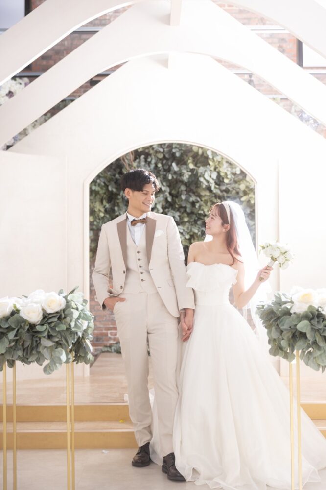 結婚式　フォトウェディング　白いタキシード