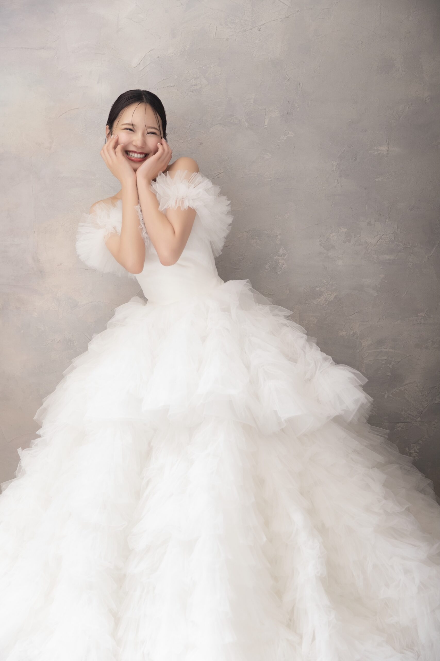 成人　二十歳　撮影　スタジオ　ドレス　女の子　女性　