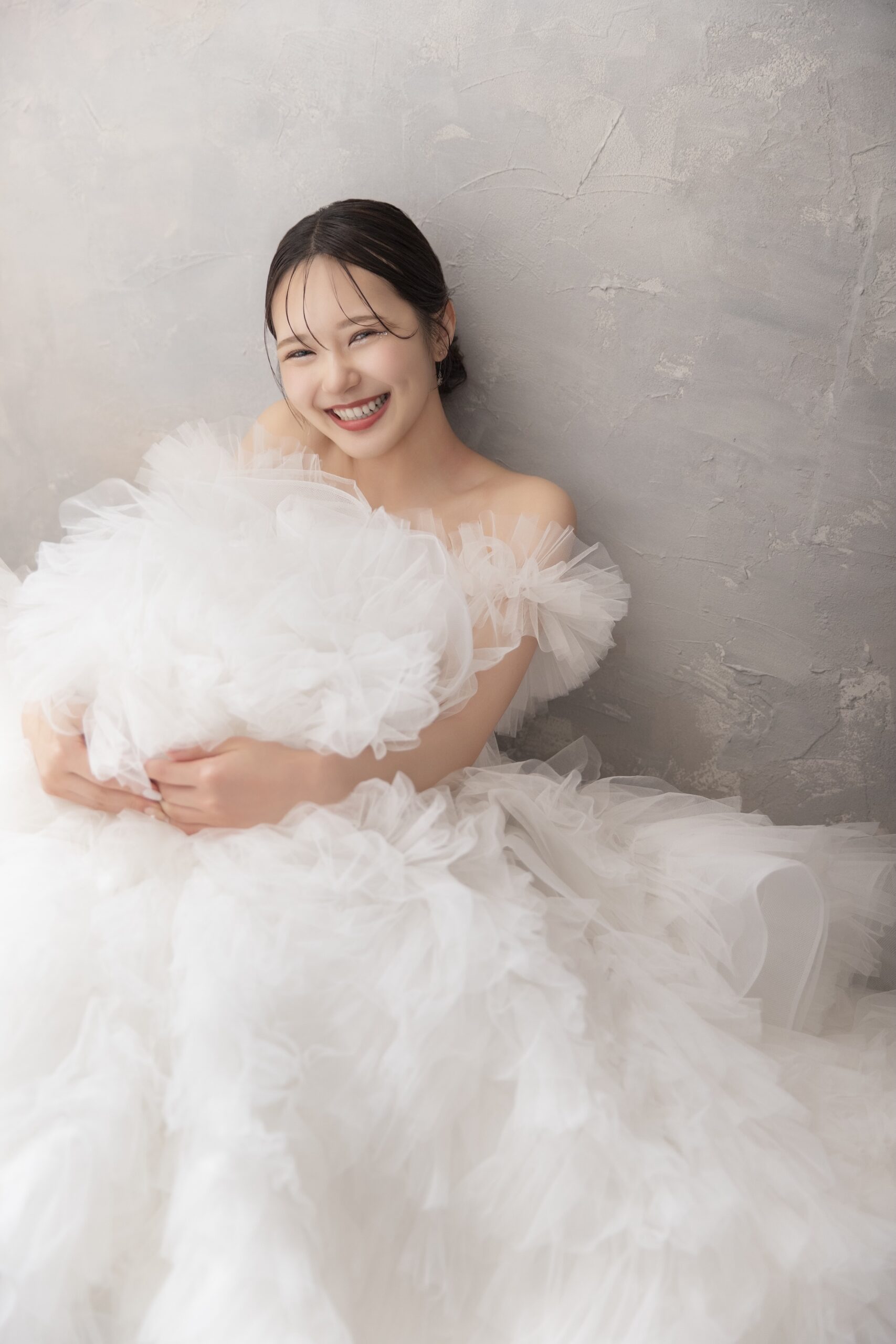 成人　二十歳　撮影　スタジオ　ドレス　女の子　女性　