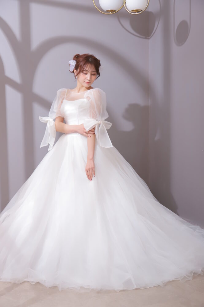 成人　二十歳　撮影　スタジオ　ドレス　女の子　女性　