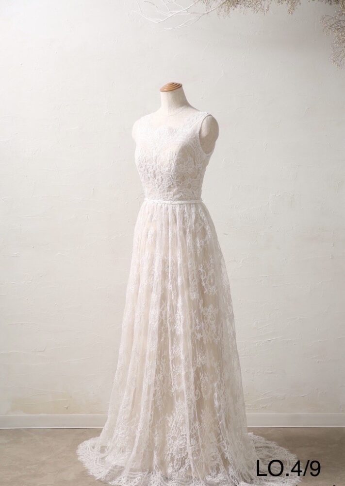 ウェディングドレス　白　婚礼　スレンダーライン