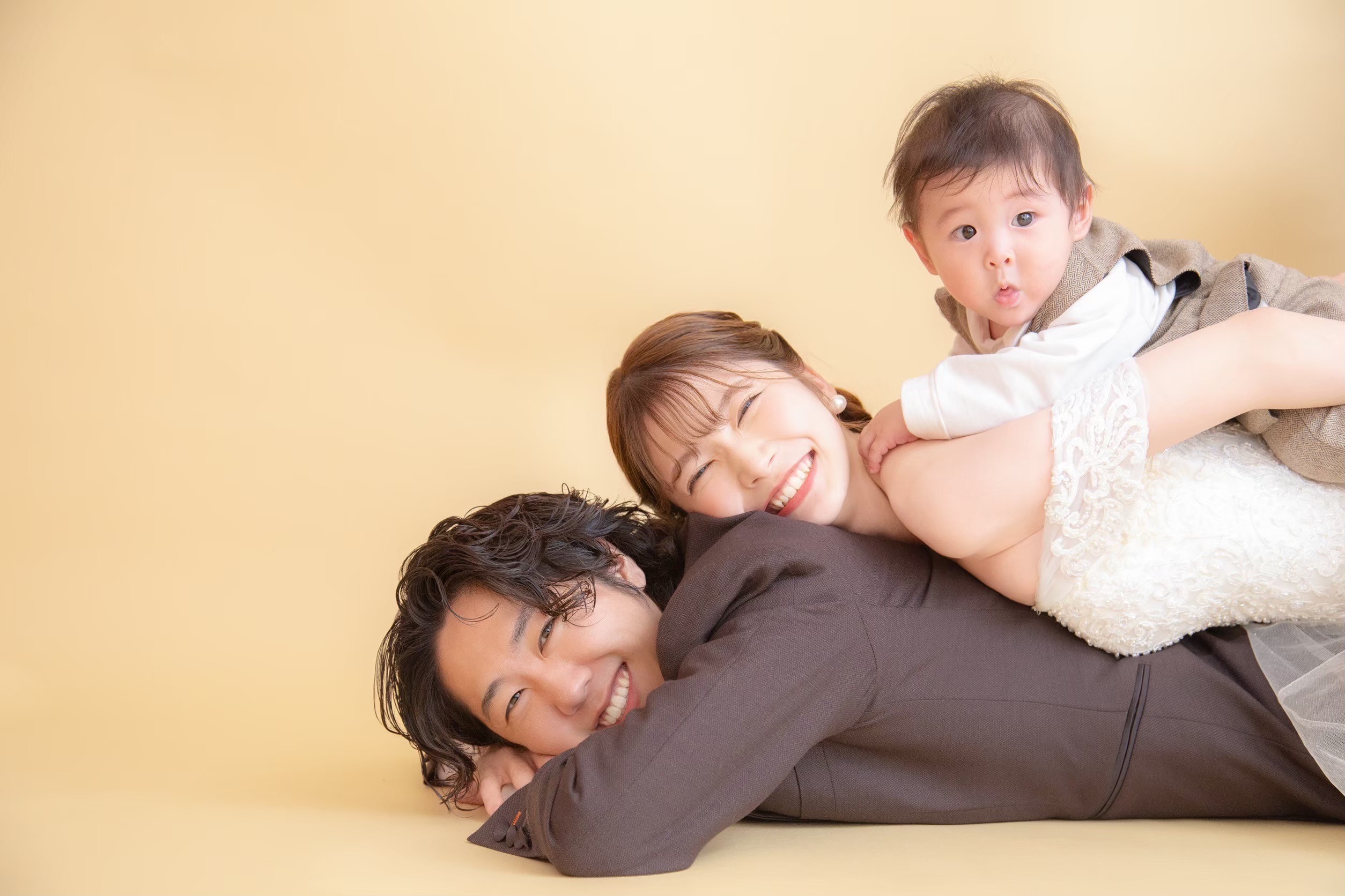 婚礼　撮影　ウェディングフォト　ブライダル　スタジオ　カジュアル　フォト　ウェディング　カジュアルフォトウエディン　子ども