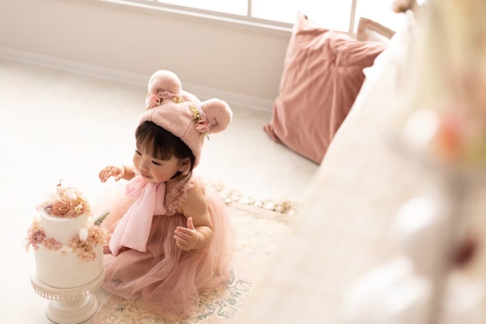 女の子 写真 撮影 スタジオ フォトスタジオ ドレス 帽子 ピンク