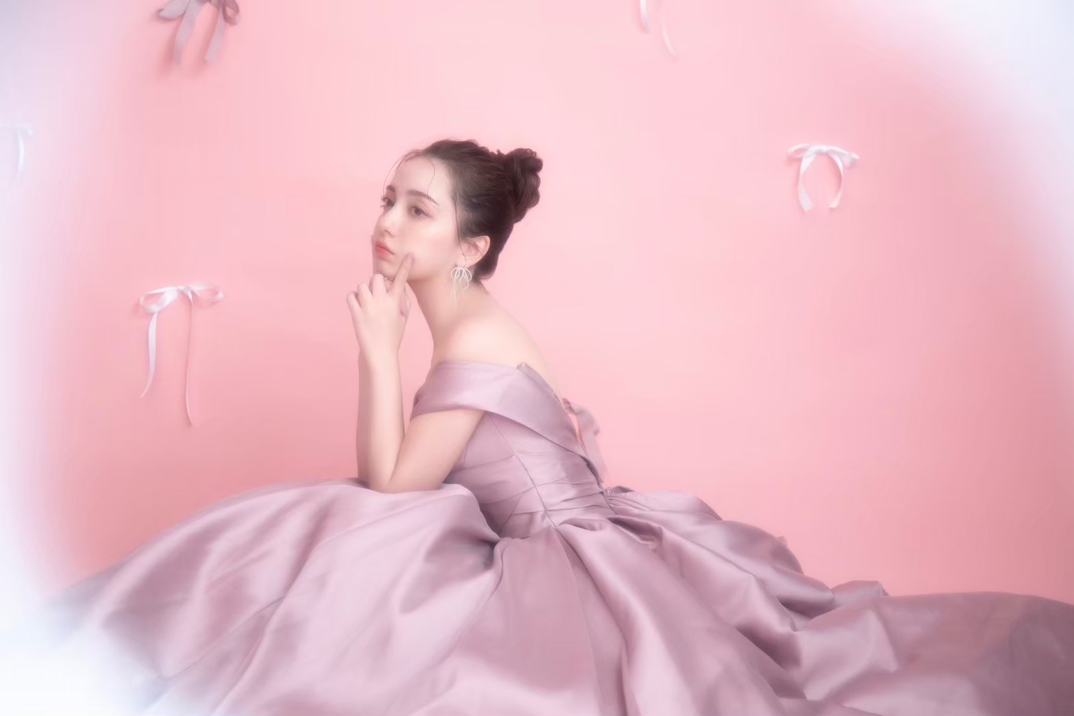 成人　二十歳　撮影　スタジオ　ドレス　コンセプチュアル　女の子　女性　
