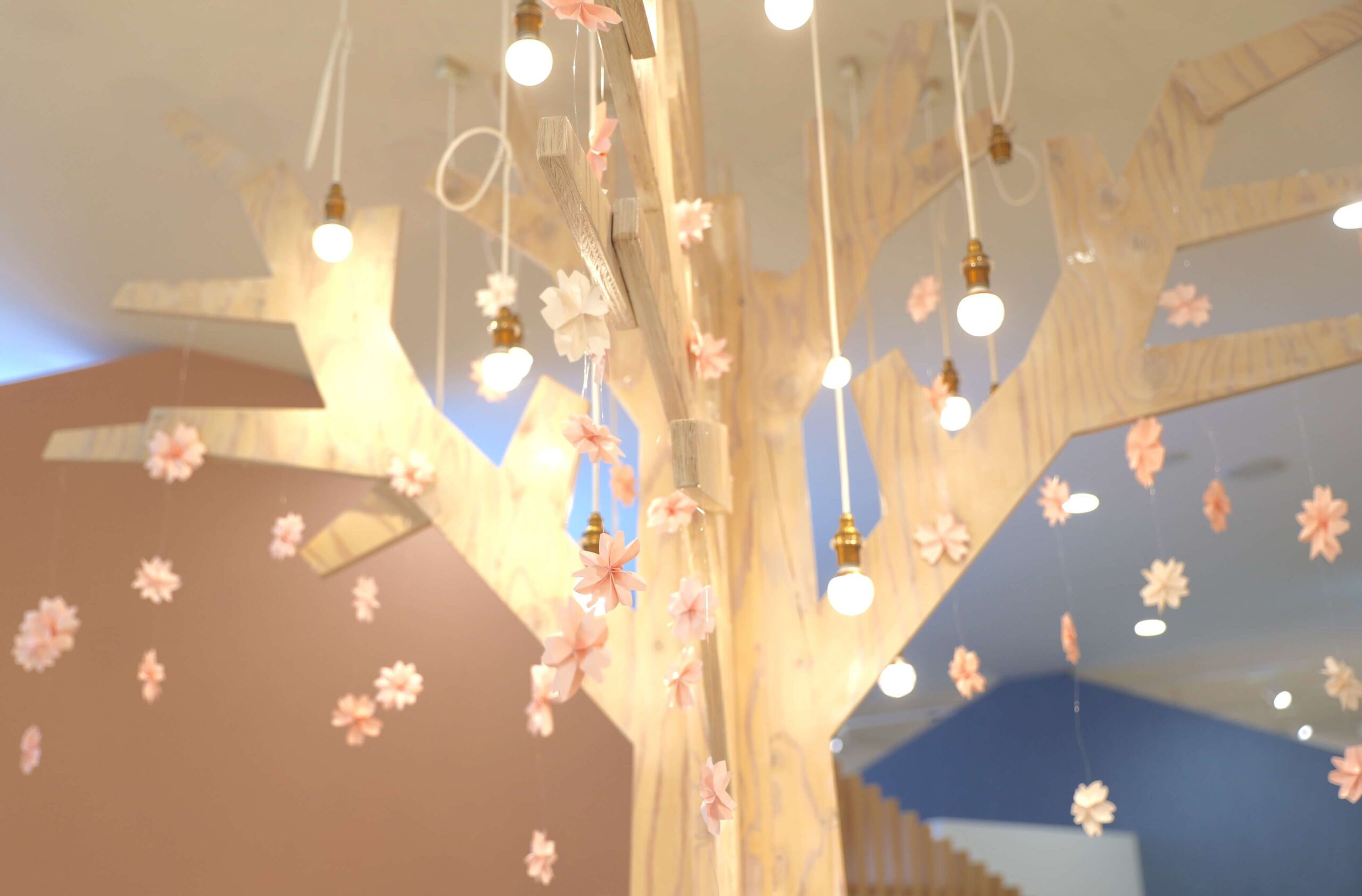 札幌西店のシンボルツリーが桜バージョンになりました！！