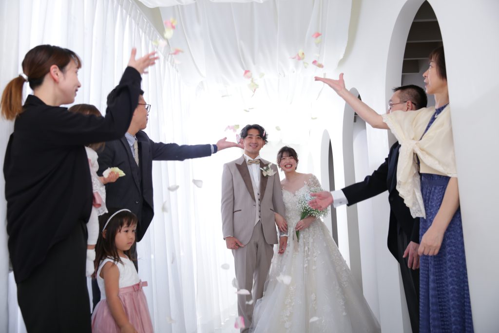 結婚式のお車代は誰にいくら？相場と渡し方完全ガイド