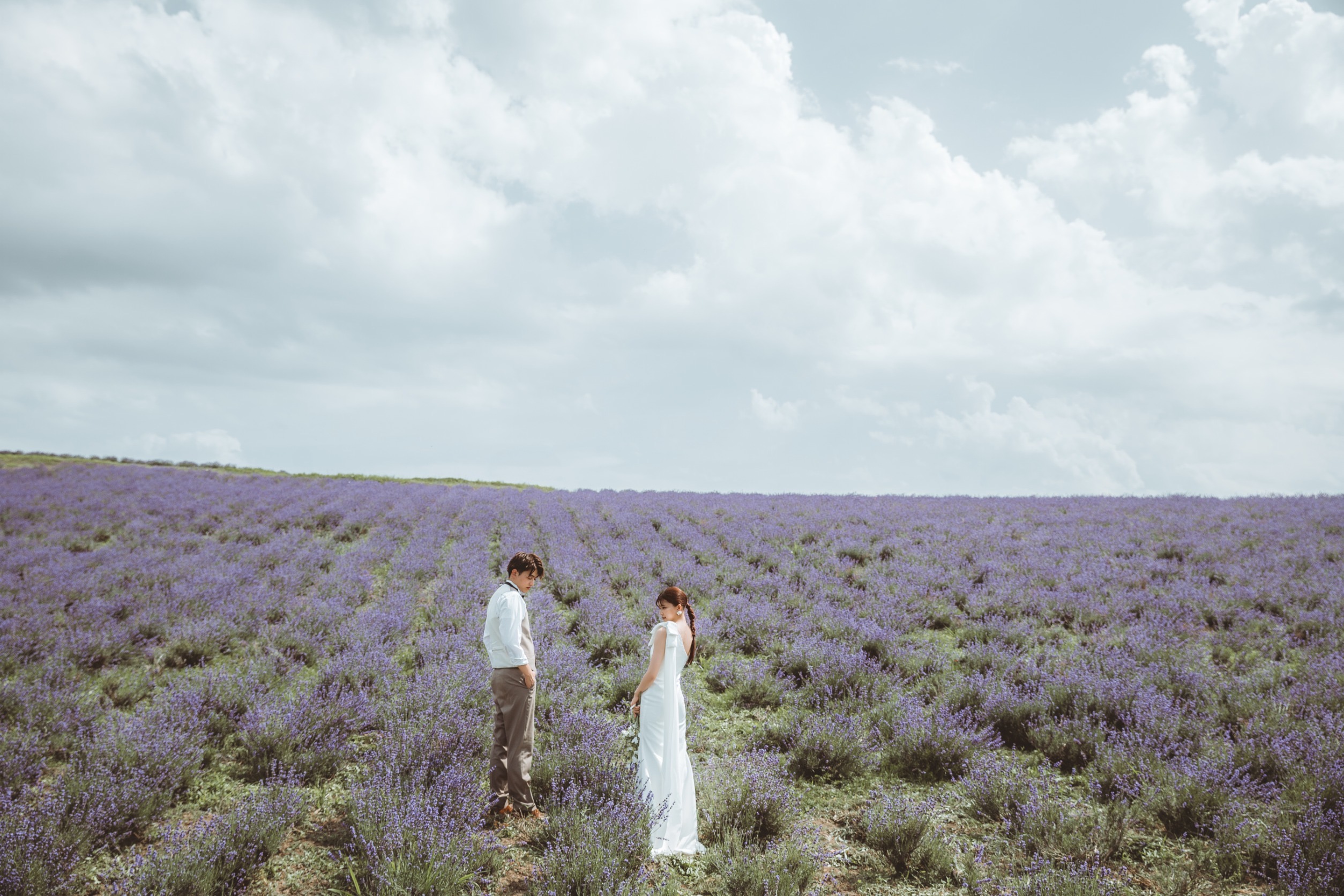 【location】ラベンダーの香りを形で表す。儚く、深みのあるビジュアルを日の出公園で。