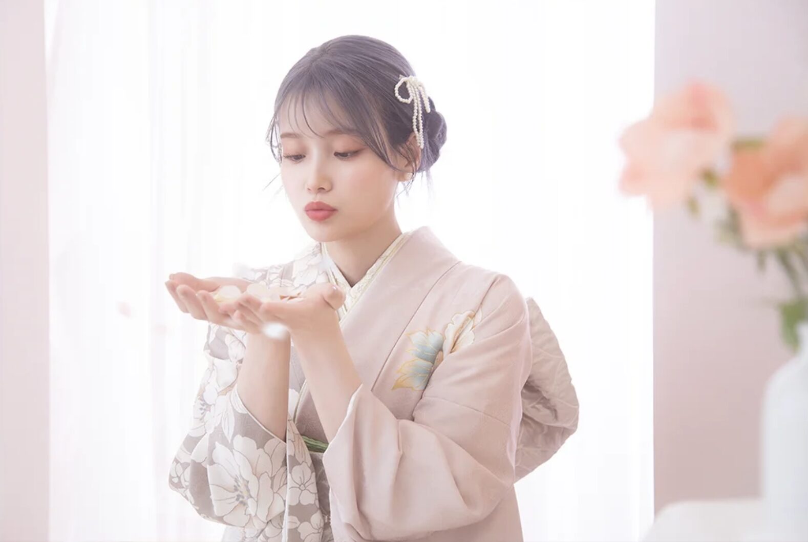 夏休みの帰省で家族と一緒に思い出に残る振袖成人前撮りを！撮影や予約のコツも丁寧にご紹介します。