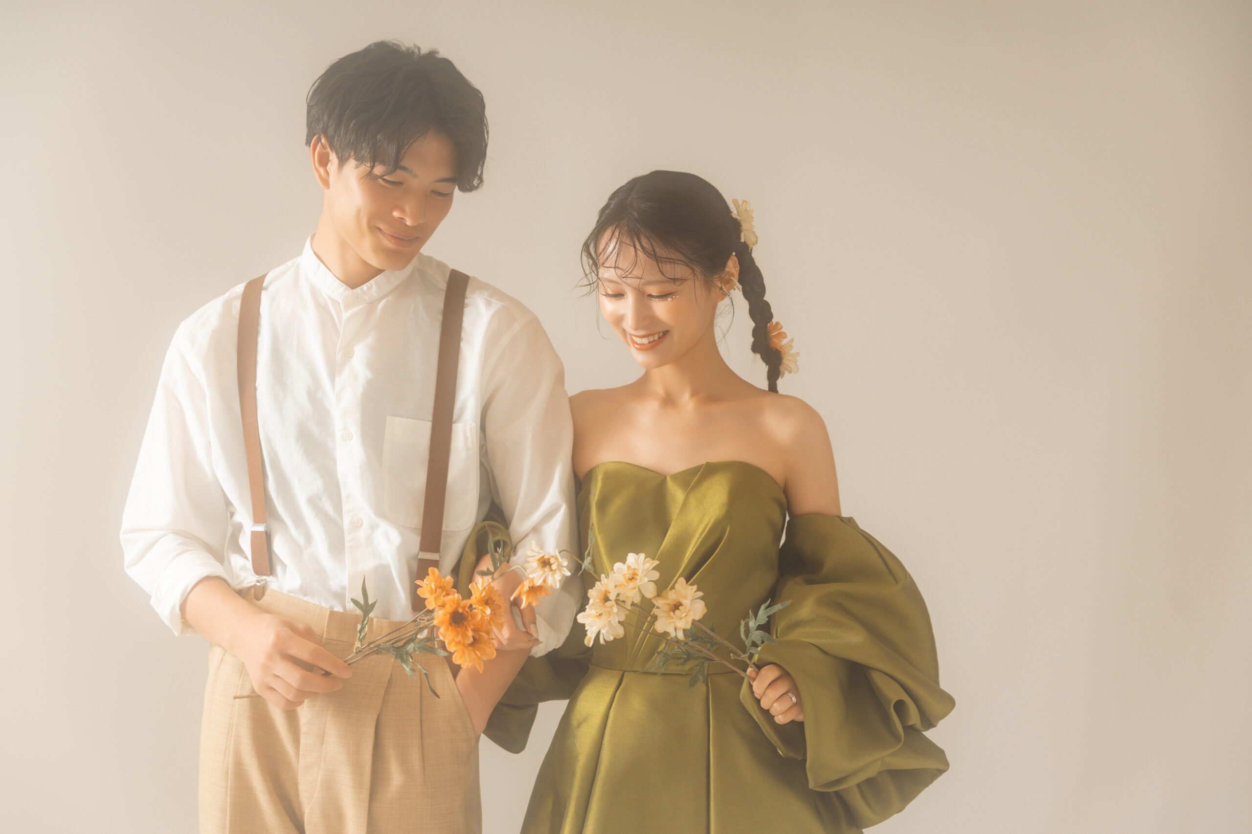 【最新ビジュアル公開】ブライダルに深みと特別な美しさを - 柔らかな光と色彩が紡ぐ、至福のウェディングフォトをお届け。