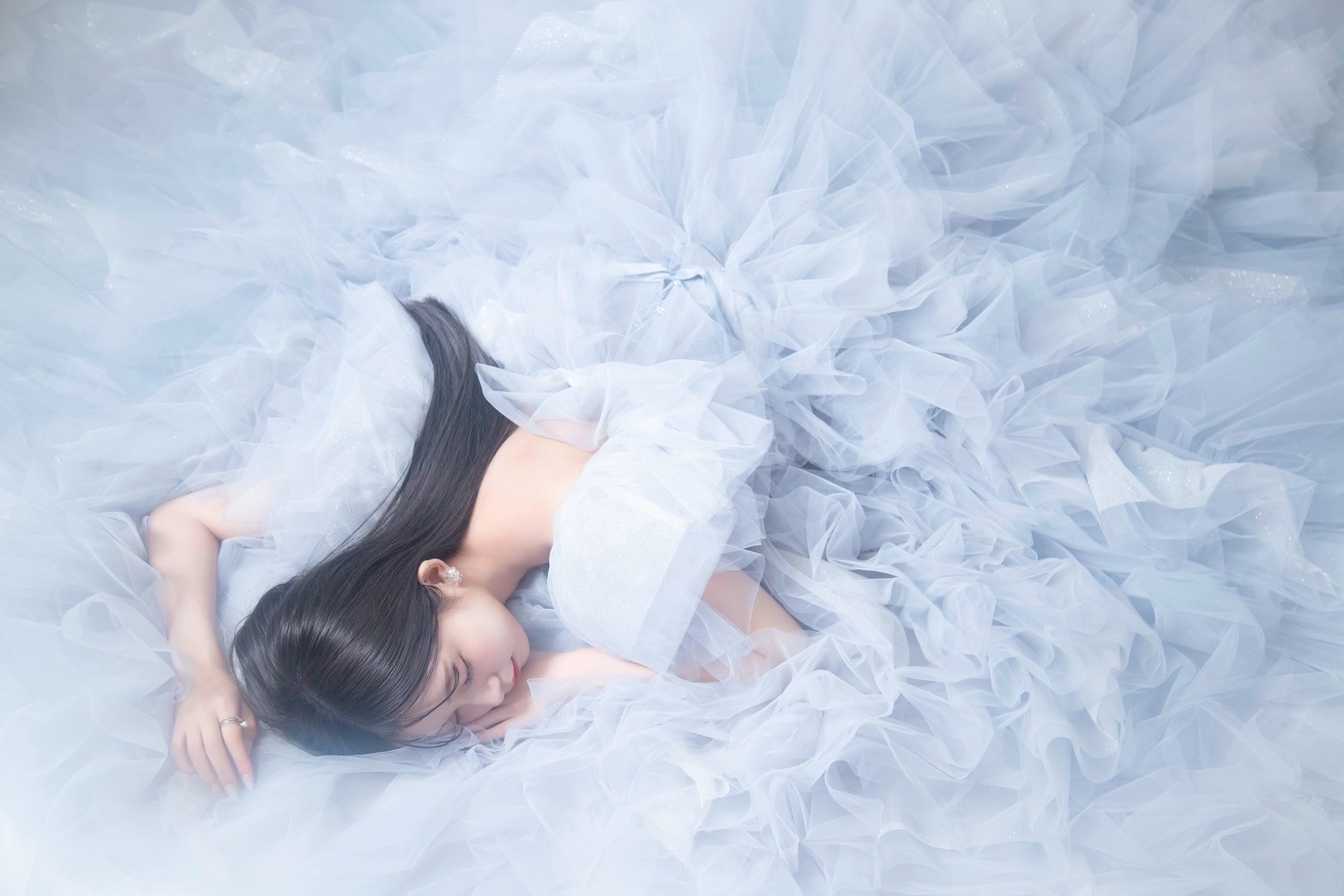 【SEIJIN】「ピュアな白」と「幻想的な青」— あなたの物語は、どちらから始まる？