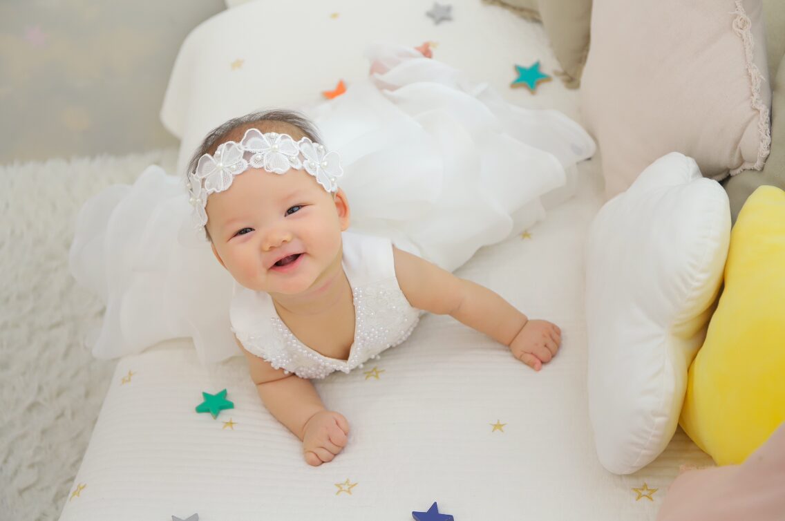 とても元気でたくさん動く100日の女の子をご紹介！