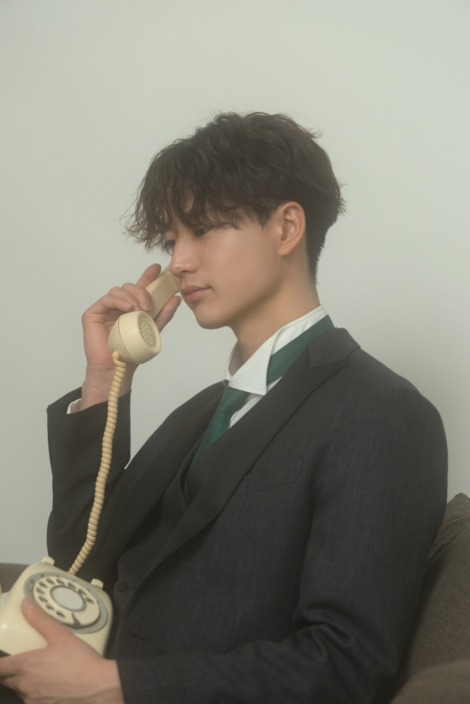 【成人男子】スーツで残す、大人の第一歩。旭川店から「Off-Duty Elite」新ビジュアルが登場！