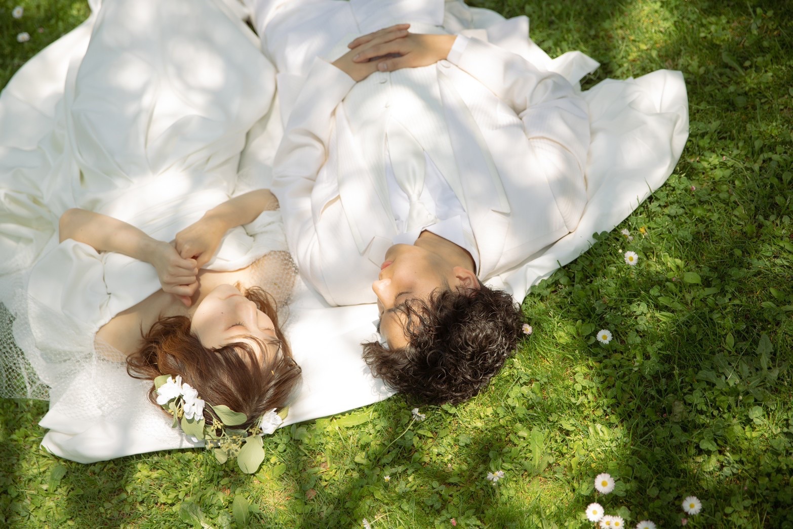 【FAQ】ロケ撮影で「羽や花びら」は散らせる？アイテム使用のルールと素敵な演出のコツ｜写真工房ぱれっと 札幌中央店