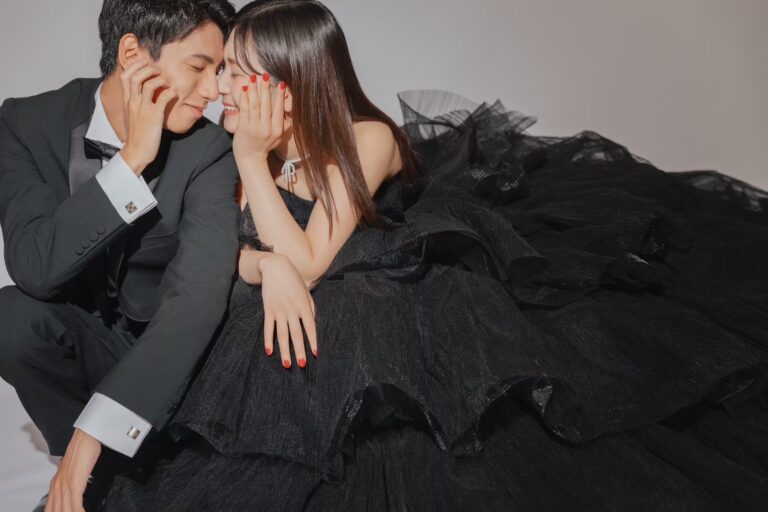 黒のウェディングドレスで大人可愛い花嫁に♪