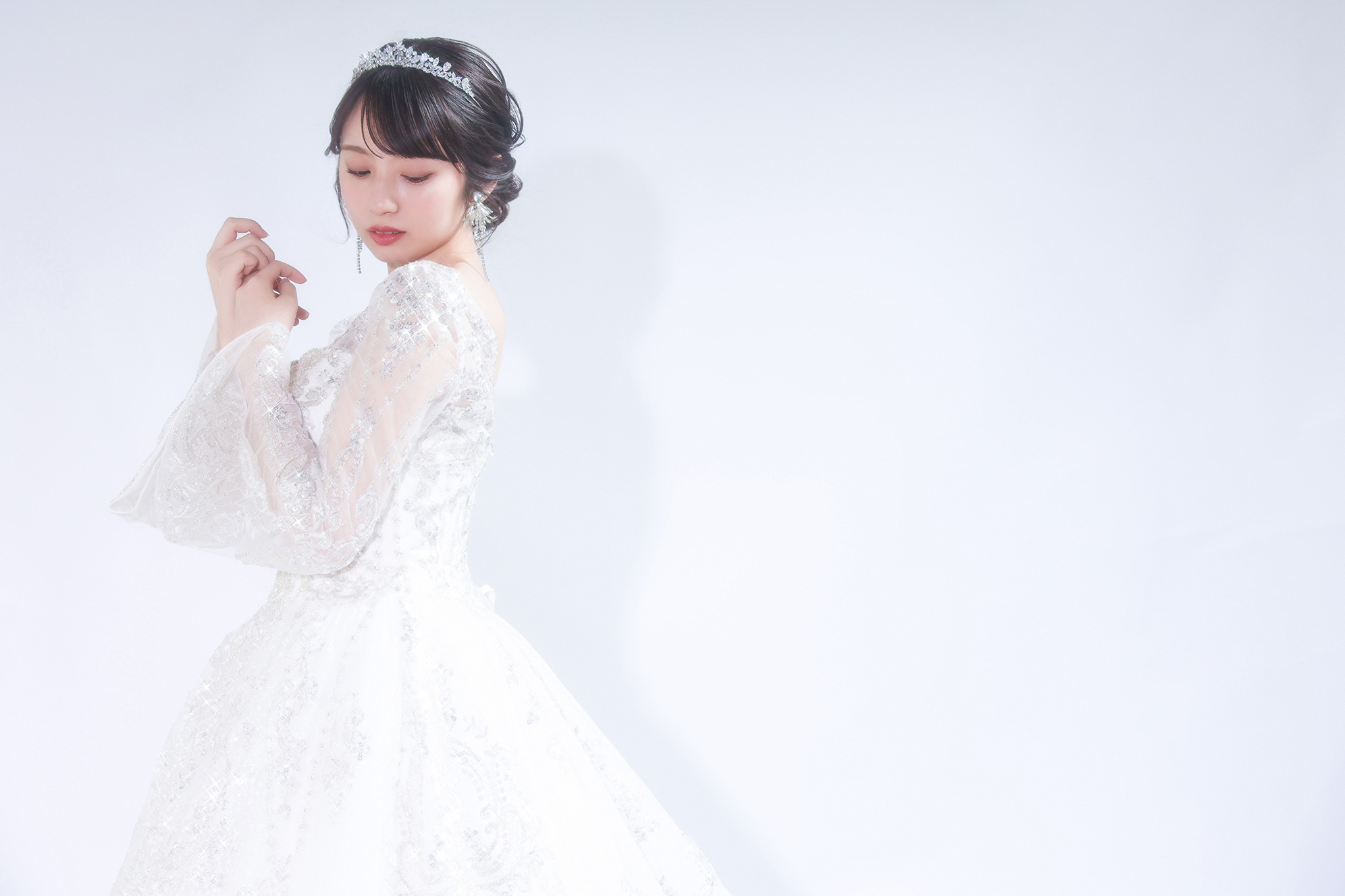 Renting vs Traveling with Your Wedding Dress to Japan: What’s Best for Your Photo Wedding?