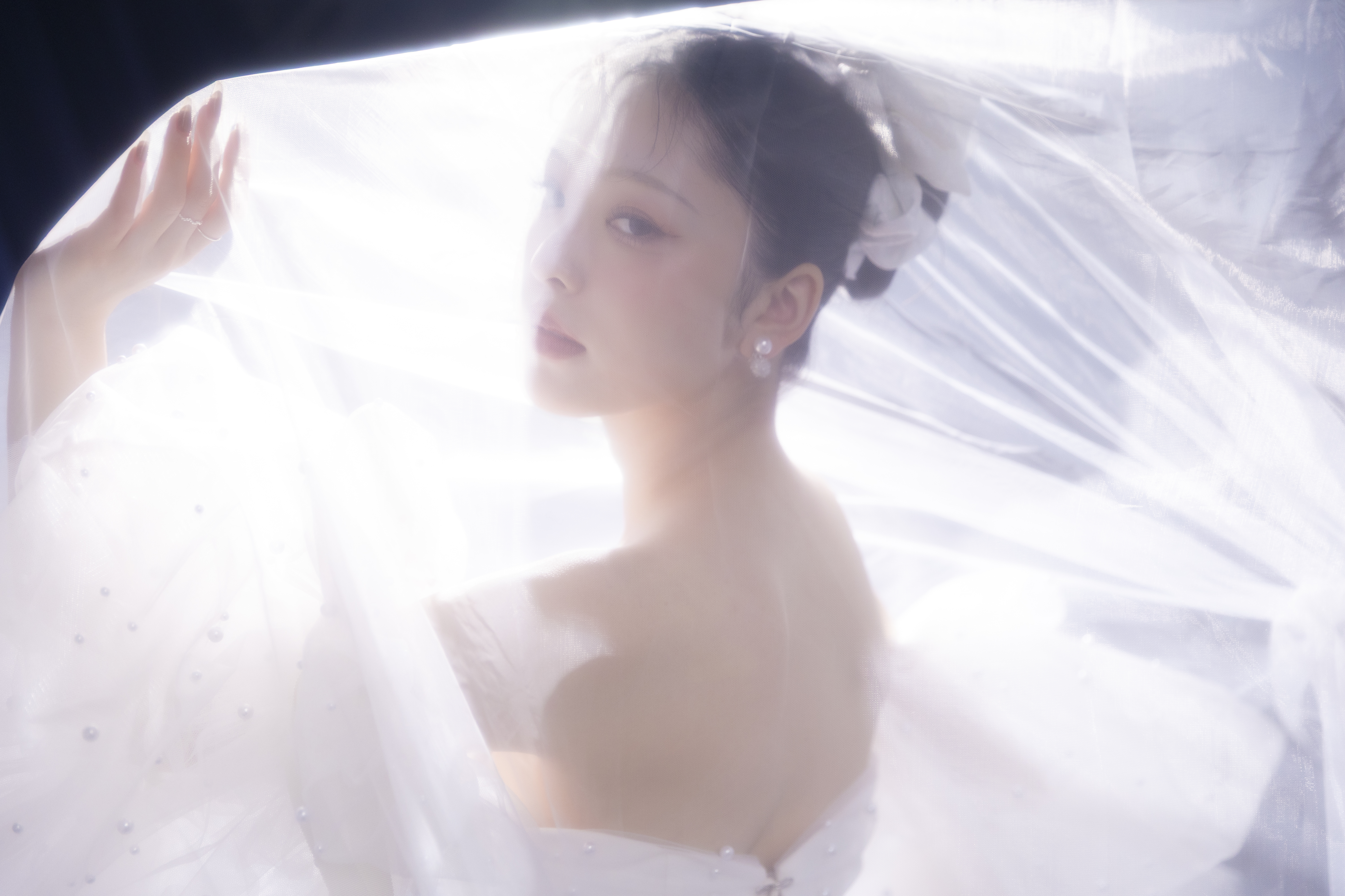 【NEW】オシャレ世代へ贈る新ビジュアル“LUCENT MYSTIQUE”公開!キレイめ×メリハリで魅せる洗練ドレススタイル