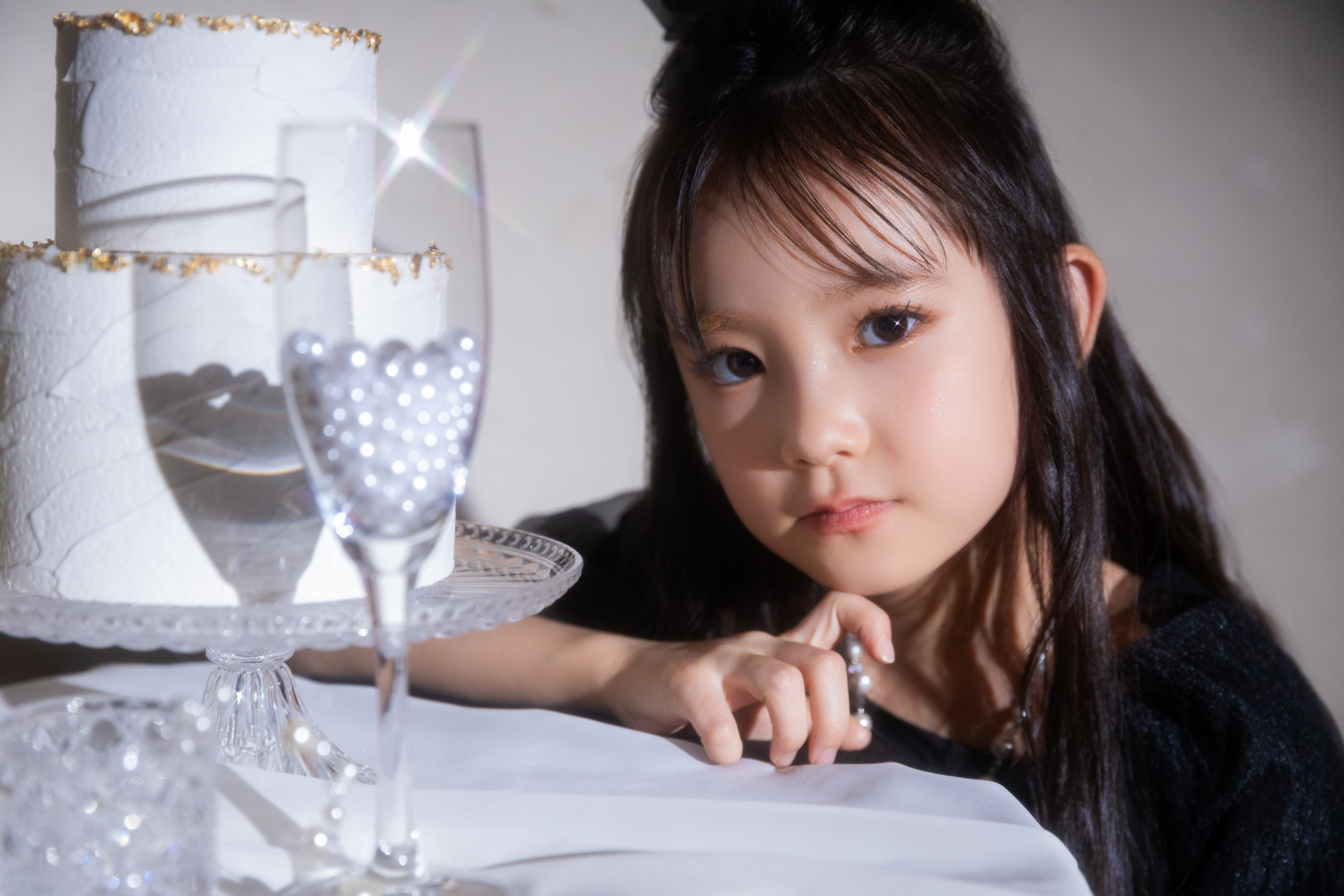 【七五三記念】シックでスタイリッシュ!7歳女の子向けビジュアル「NOIR&PEARL」で残すとっておきの一枚