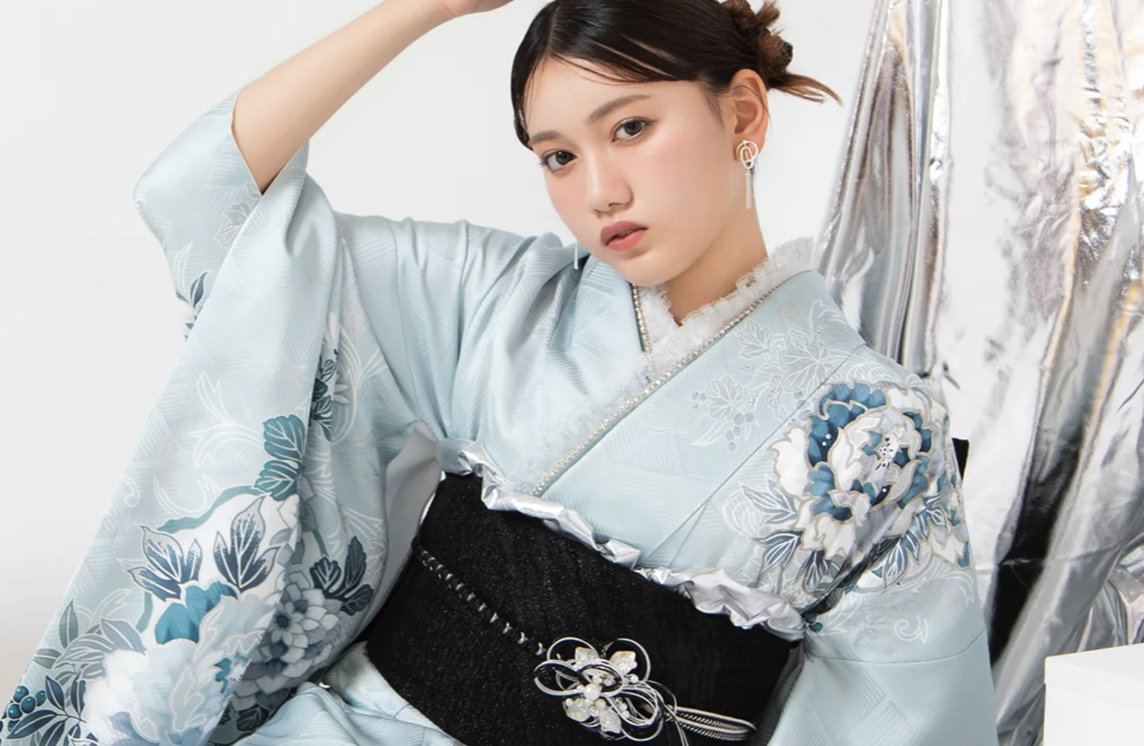 【成人写真】笑顔になれる！前撮りの自然な表情の作り方