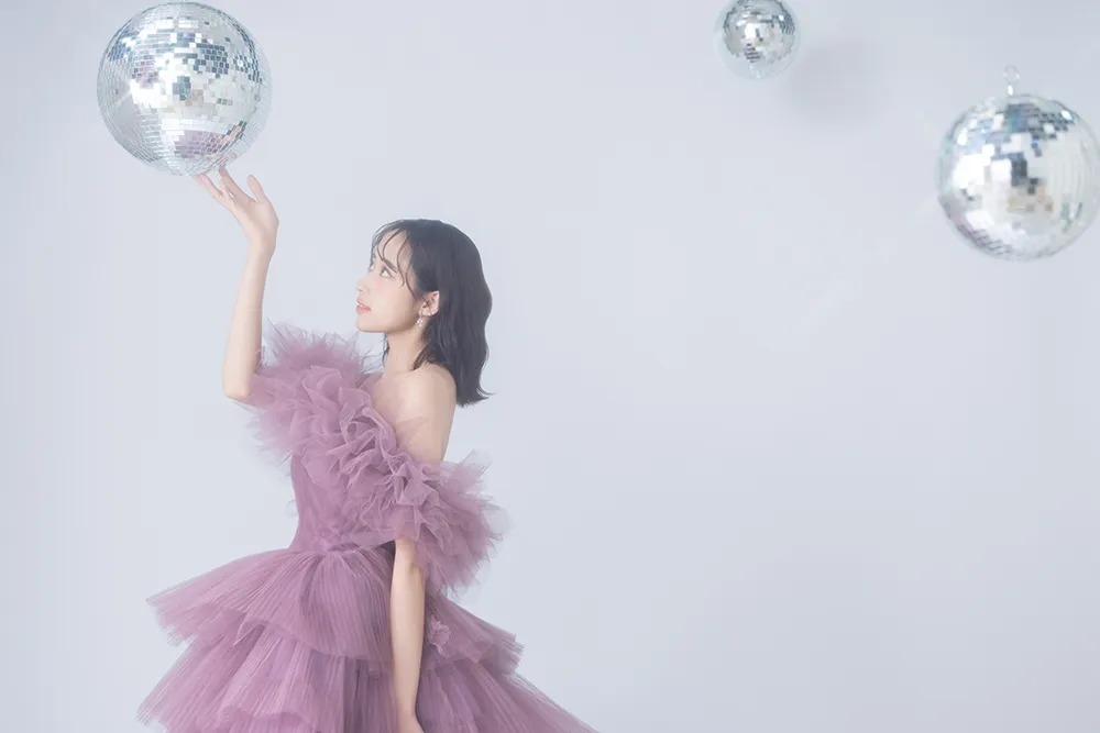 ショートヘアで叶えるおしゃれ花嫁♡ドレスに映える最新アレンジ＆髪飾りガイド