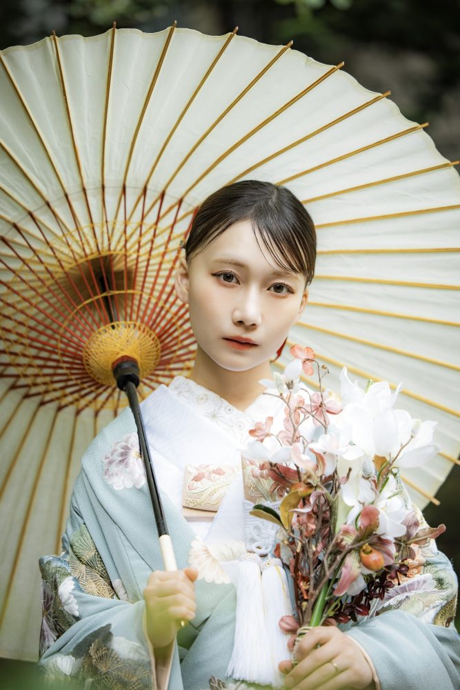 和傘を手にした着物姿の花嫁(旧永山邸)